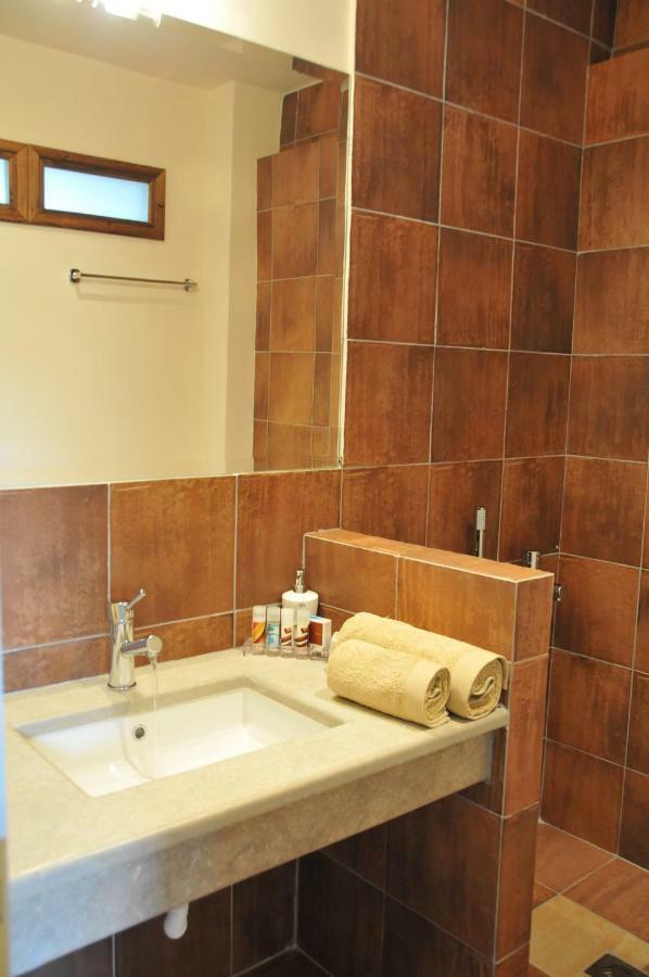 Ilakia Aparthotel Tholon Buitenkant foto